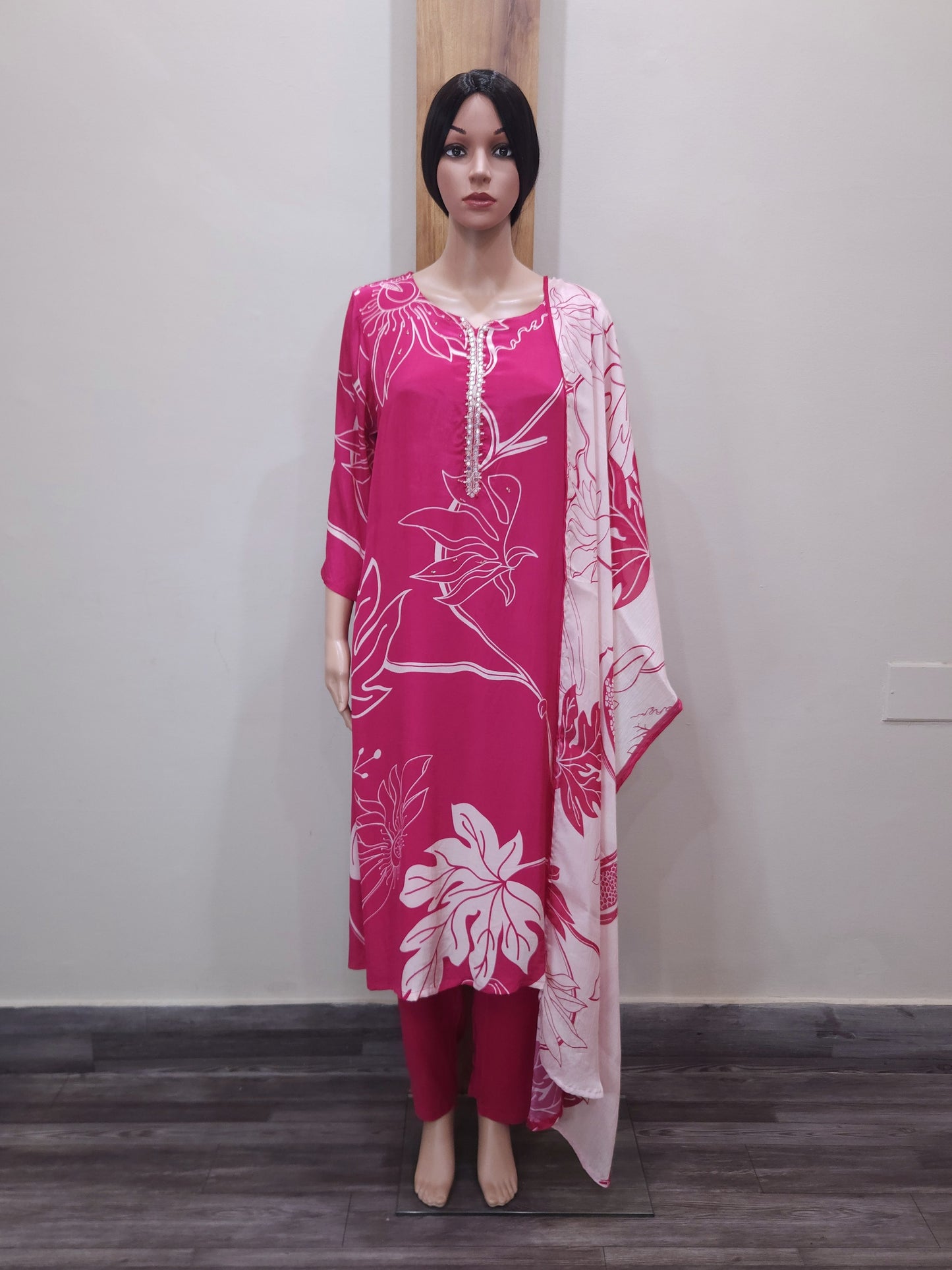 Red Floral Muslin Partywear Embroidered Dupatta Set