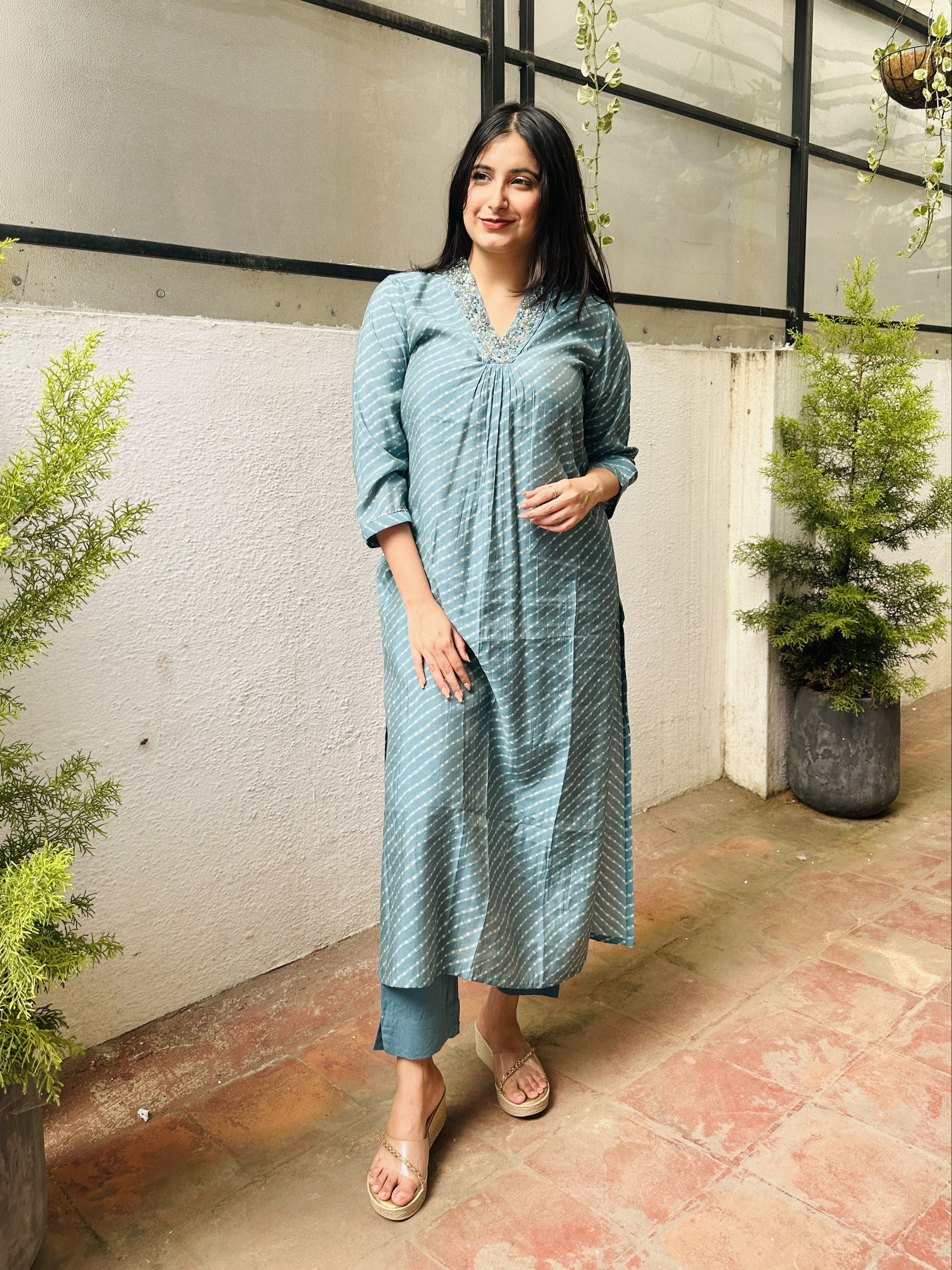 Kurtis + Jeans Outfits You Just Can't Miss! | Kurti designs, Stylish  dresses, Fashion design clothes
