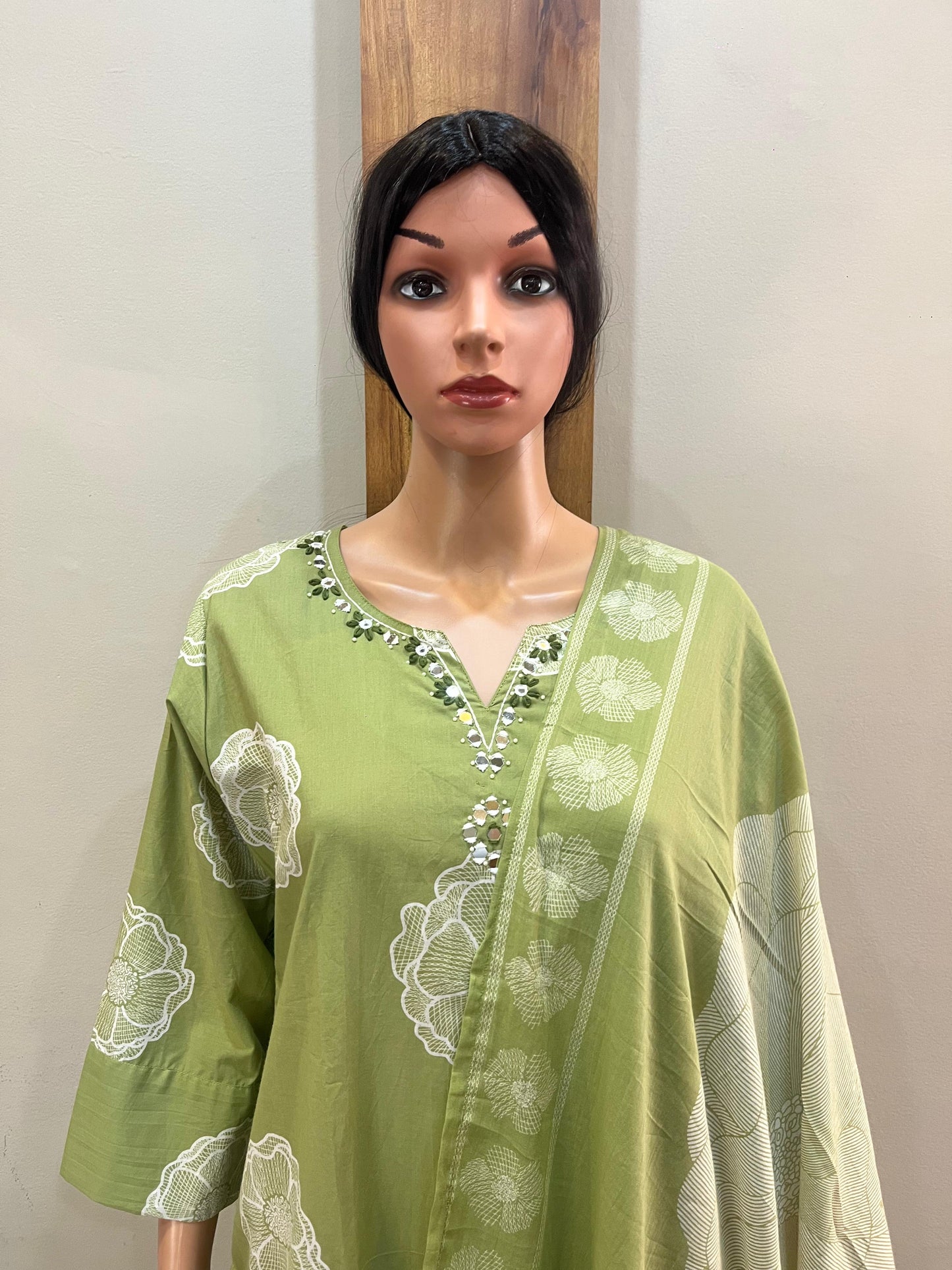 Green mirrorwork cotton DS