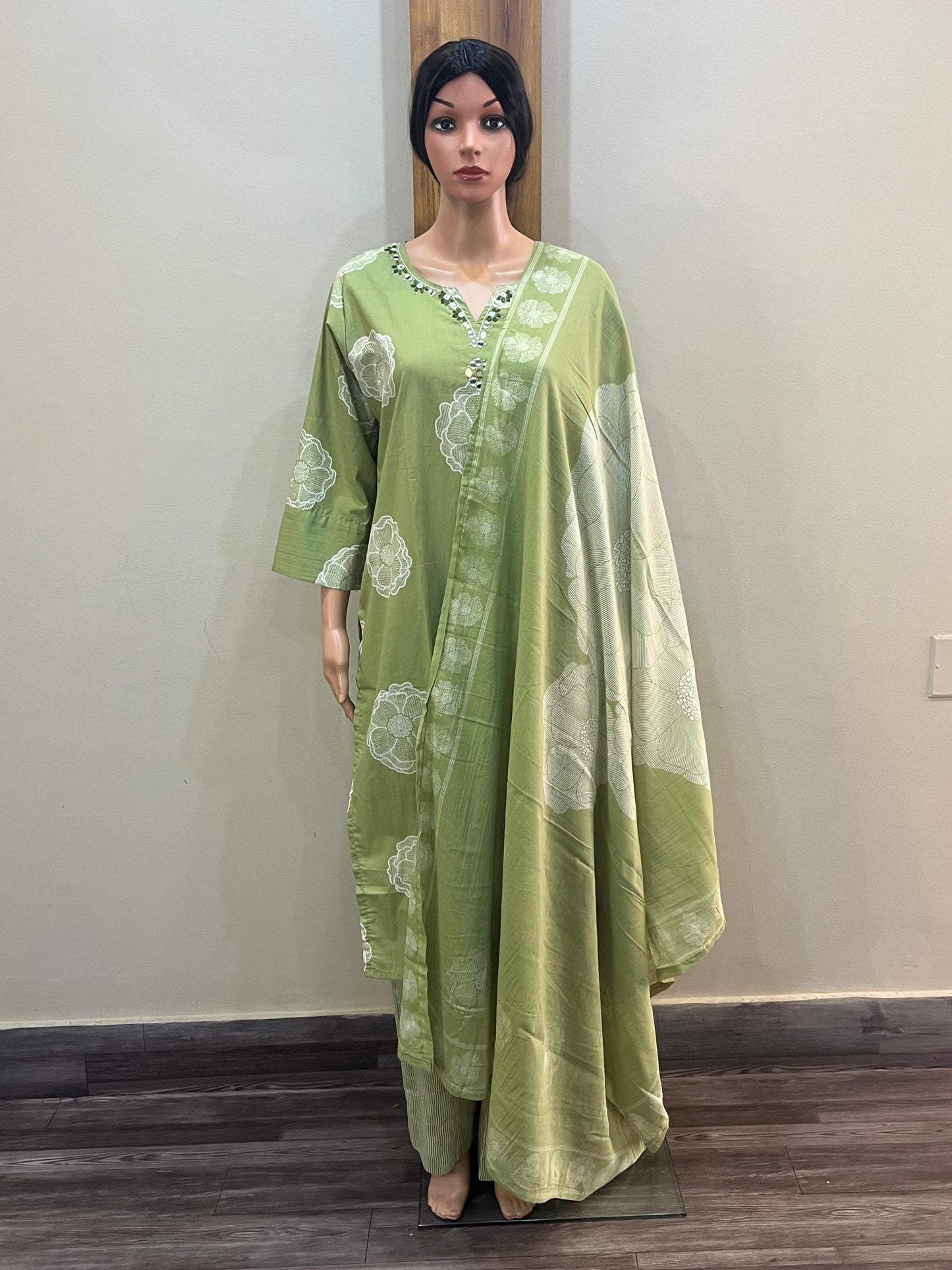 Green mirrorwork cotton DS