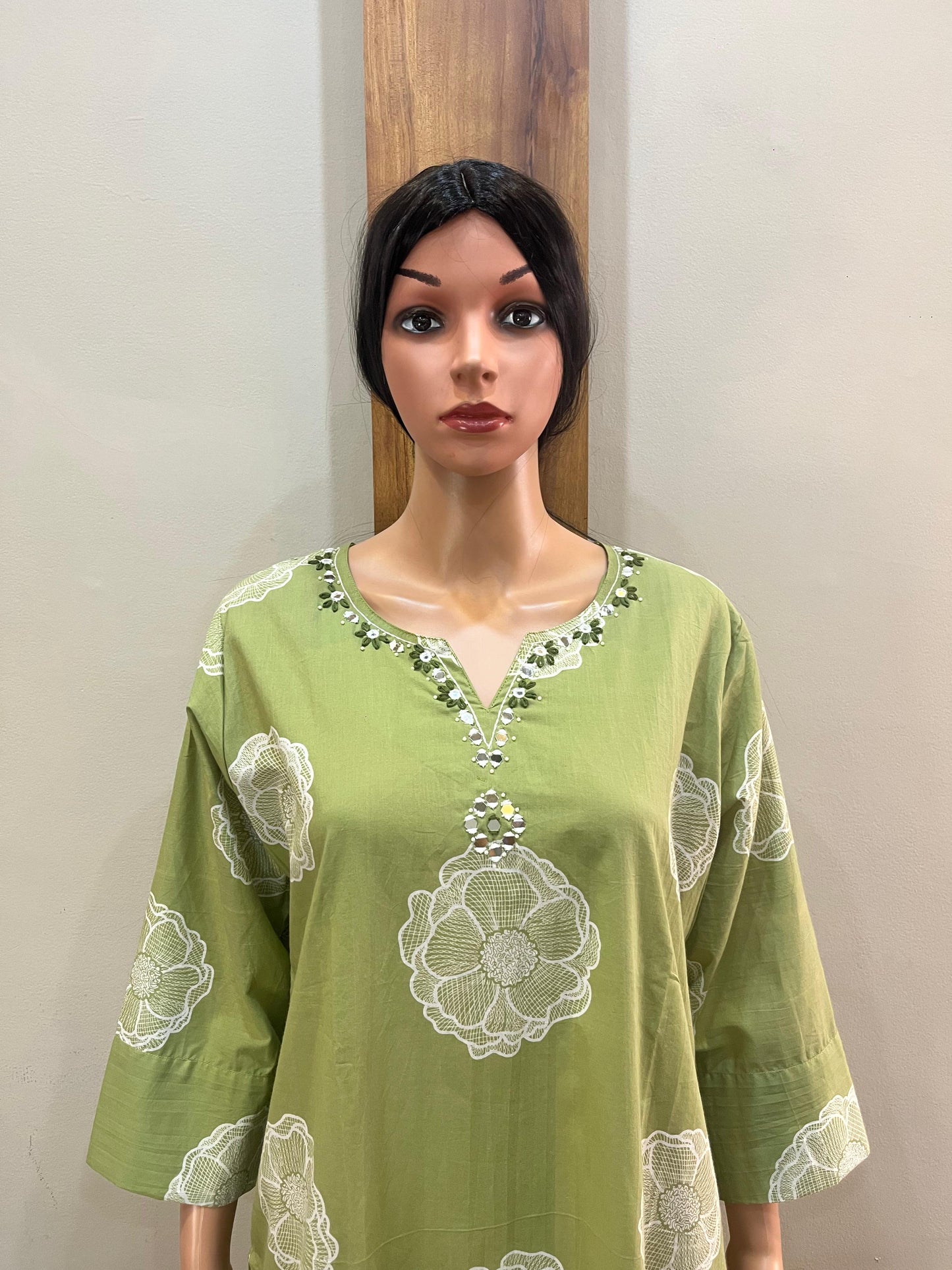 Green mirrorwork cotton DS